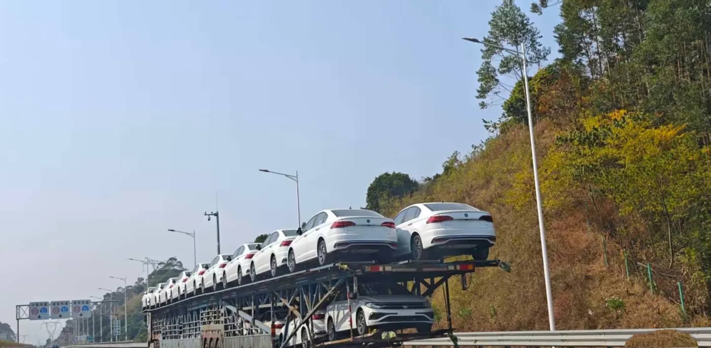 Car-carrier trailer transporting vehicles to port