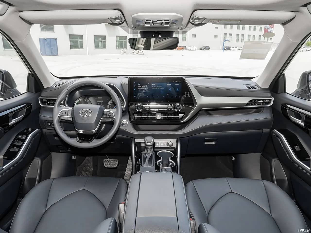 2023 Toyota Highlander — dashboard and front cabin